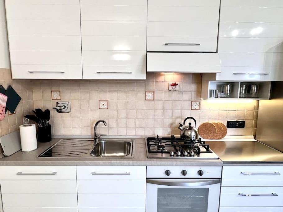 Apartamento Comfyspot Rosia Exterior foto